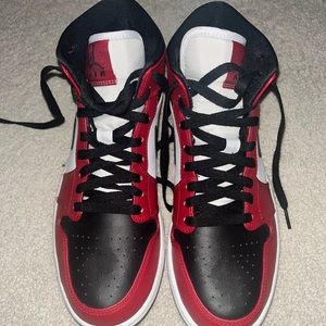 Jordan 1 Mid Chicago Toe